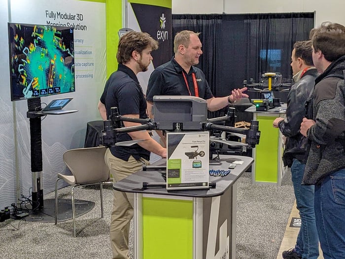 geoweek_booth_customer_interaction